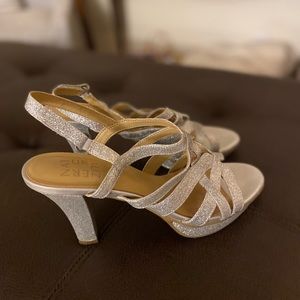 Size 9 Naturalizer sparkly silver strappy shoe.